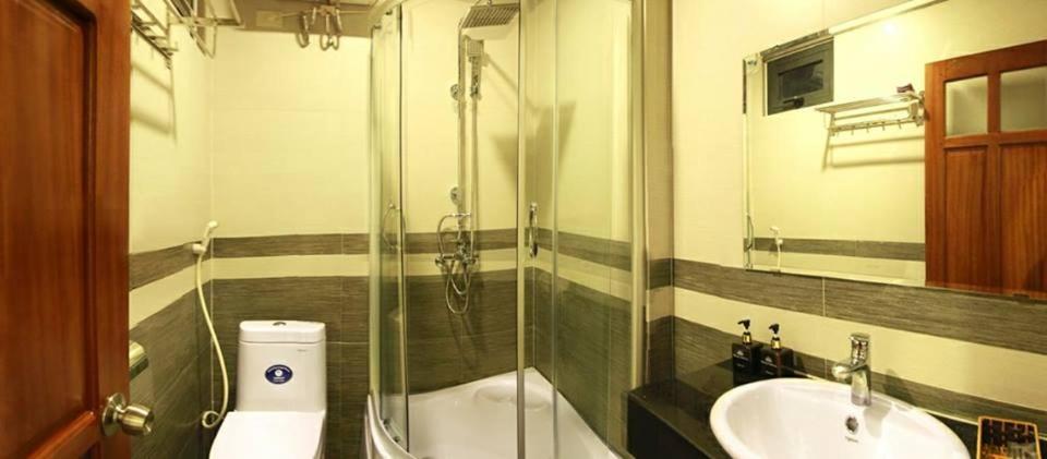 Koupelna v ubytování Danang Classic Hotel