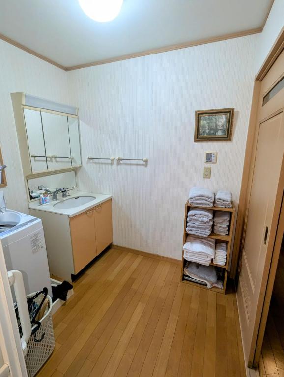 Koupelna v ubytování Tatami House 3minutes from Keisei Usui Station 30minutes from Narita Airport 58minutes from Asakusa 49 minutes from Oshiage 65minutes from Ginza