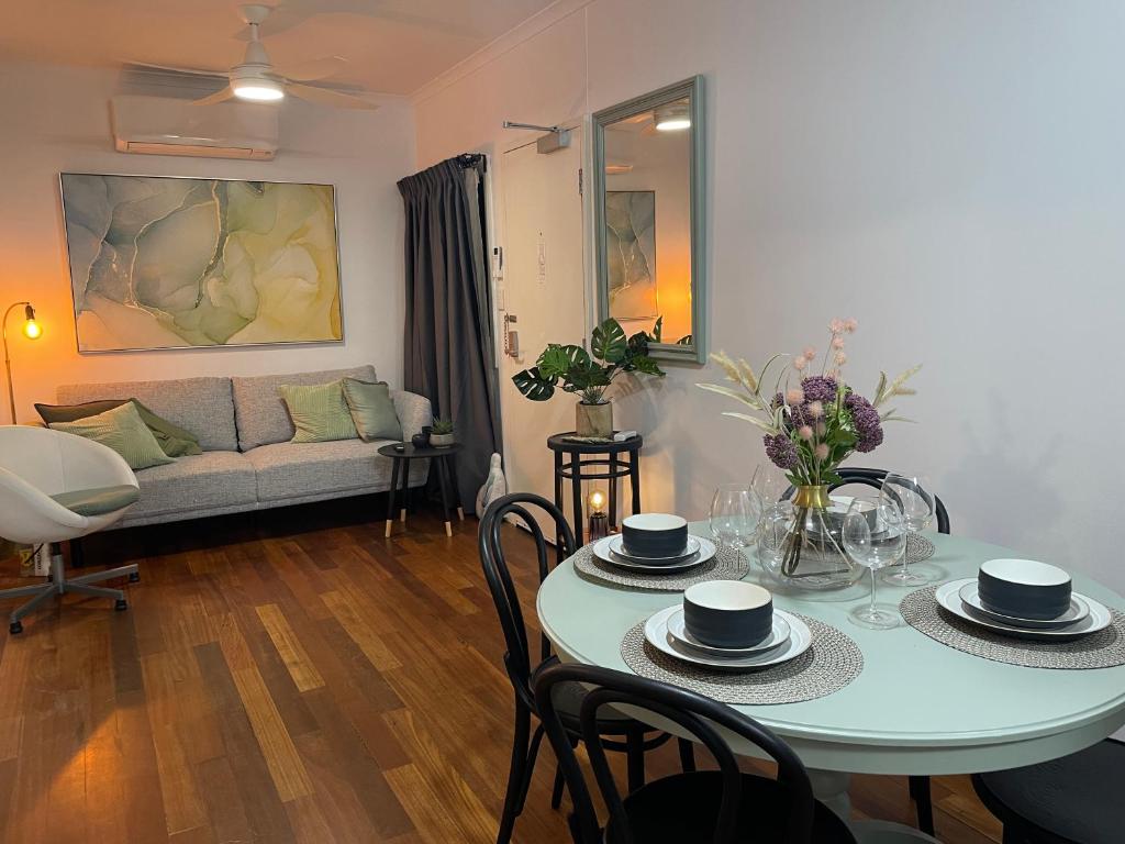 Χώρος καθιστικού στο Compton Street Apartment