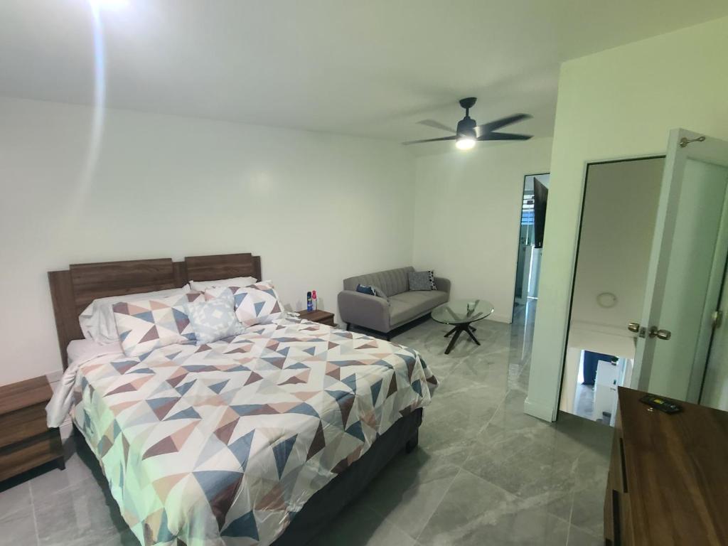 Postel nebo postele na pokoji v ubytování Deluxe Beach Condo in Dorado