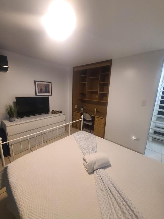 TV a/nebo společenská místnost v ubytování Dorado Beach Condo