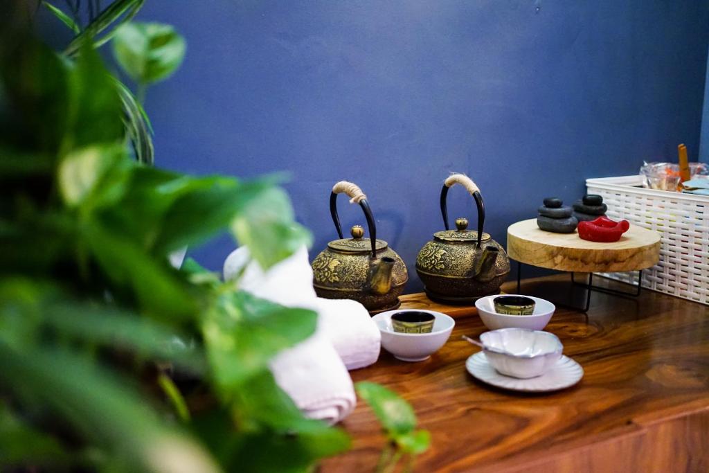 Příslušenství pro přípravu čaje a kávy v ubytování Valhalla Boutique Hotel