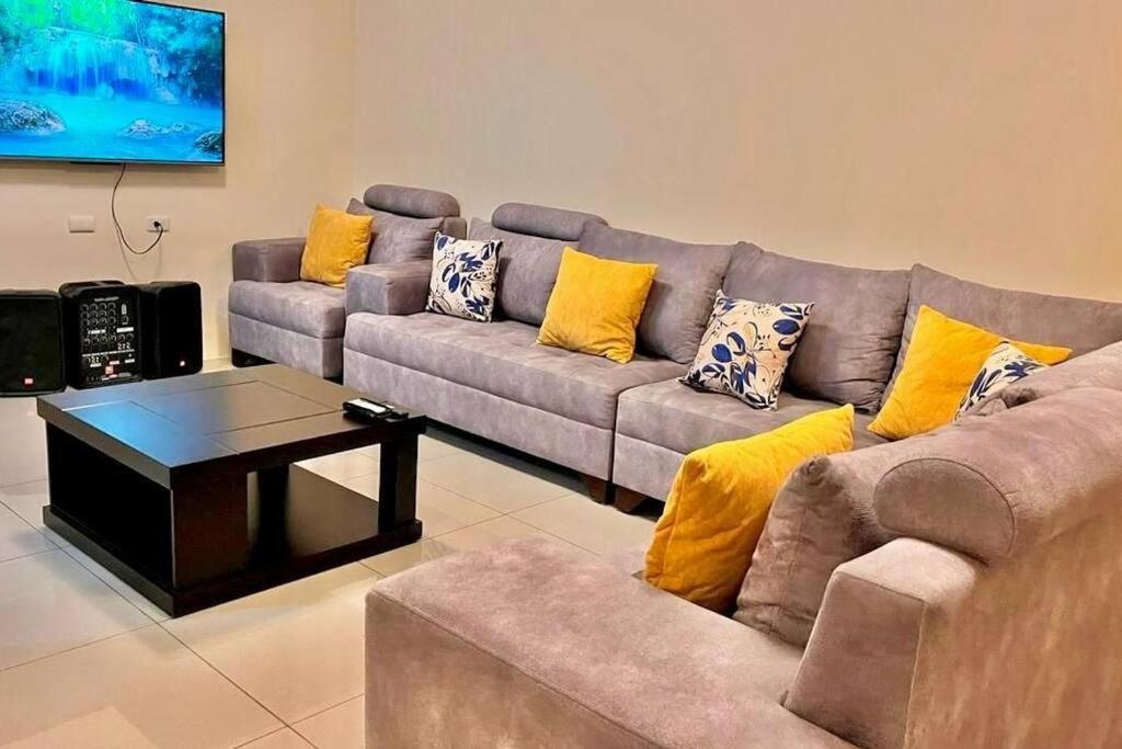 a living room with a couch and a coffee table at Apartamento Super Cómodo y Lujoso in Puerto Baquerizo Moreno
