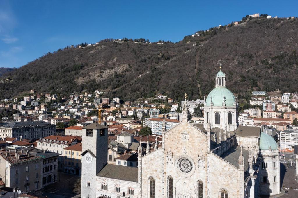 Como Lake Suites - 12