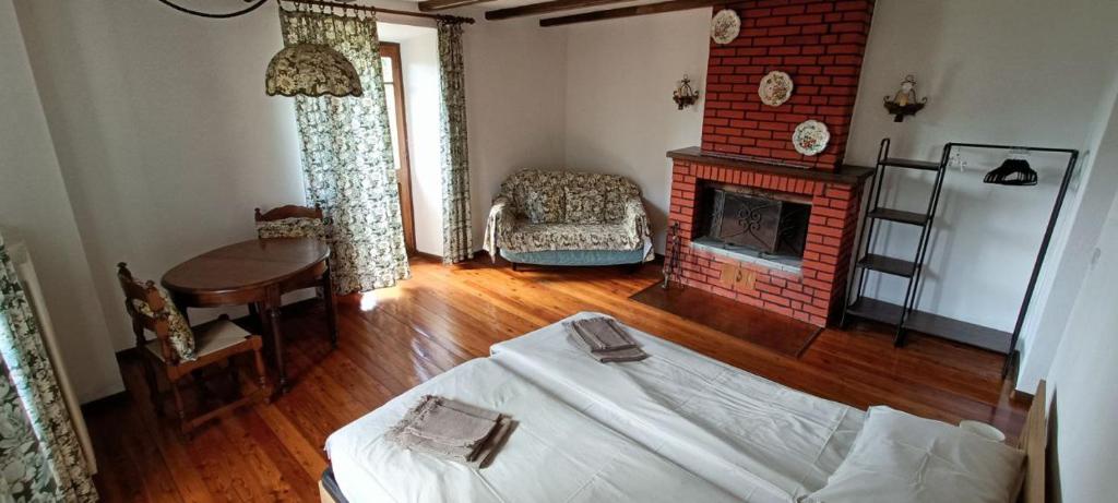 Postel nebo postele na pokoji v ubytování Antico Albergo di Cavaglia Sterna
