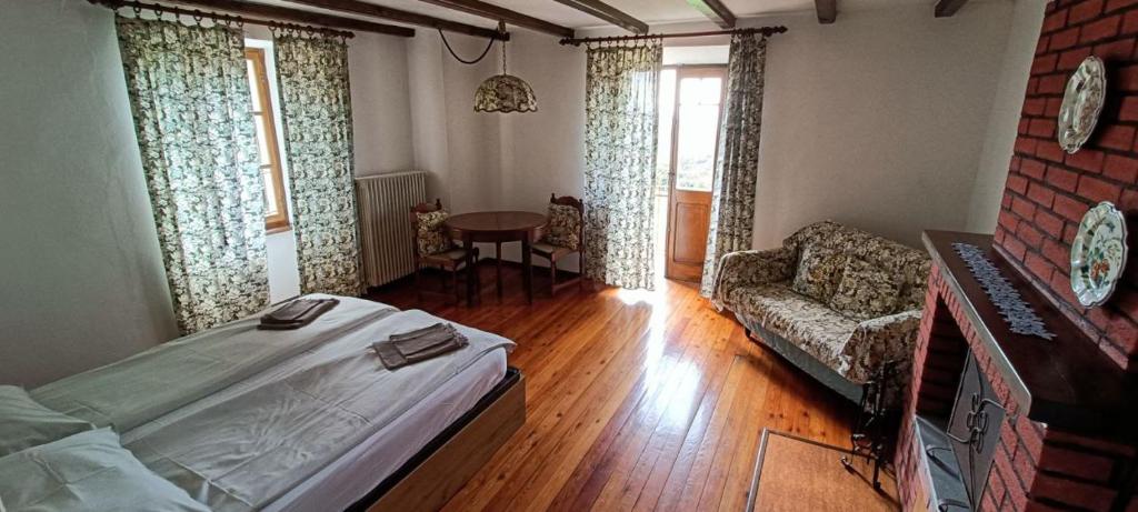 Postel nebo postele na pokoji v ubytování Antico Albergo di Cavaglia Sterna