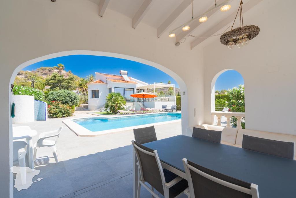 Bazén v ubytování CostaBlancaDreams Villa Hermosa in Calpe nebo v jeho okolí