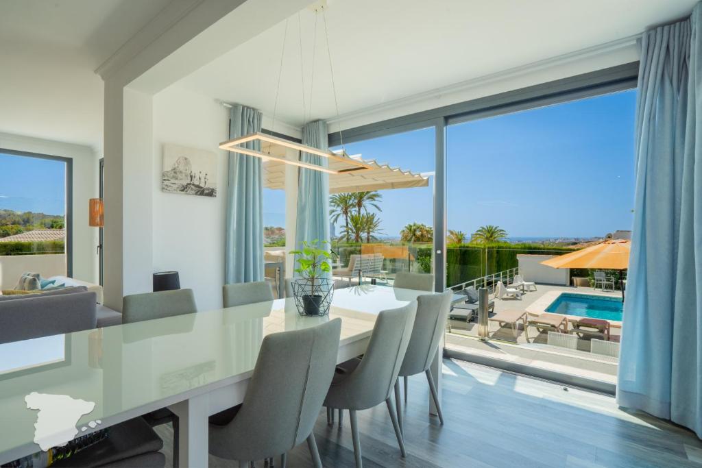 Bazén v ubytování CostaBlancaDreams Villa Hermosa in Calpe nebo v jeho okolí