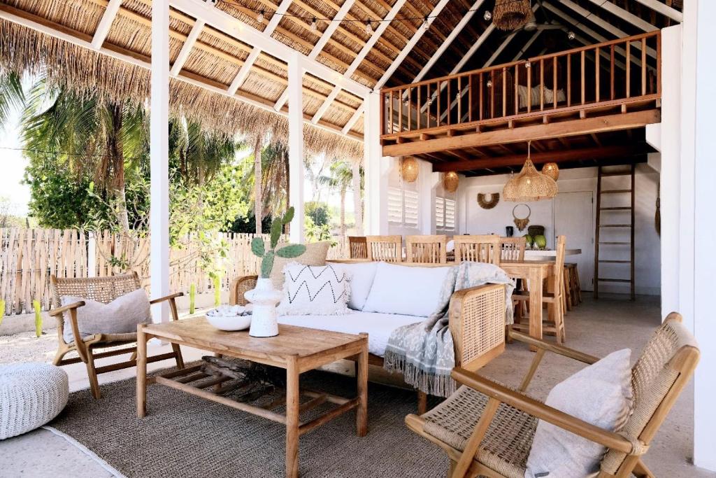 Afbeelding uit fotogalerij van Rote White House - Secluded 4BR Coastal Haven in Nembrala