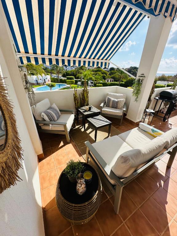Balkón alebo terasa v ubytovaní 2 Bedroom Apartment with Sea Views