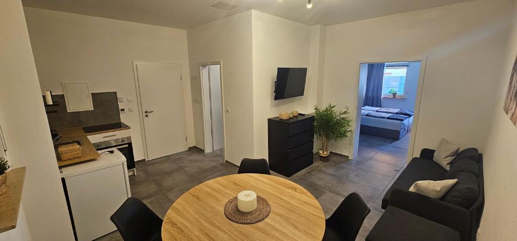 a living room with a table and a couch at Altstadt Apartment in Nürtingen