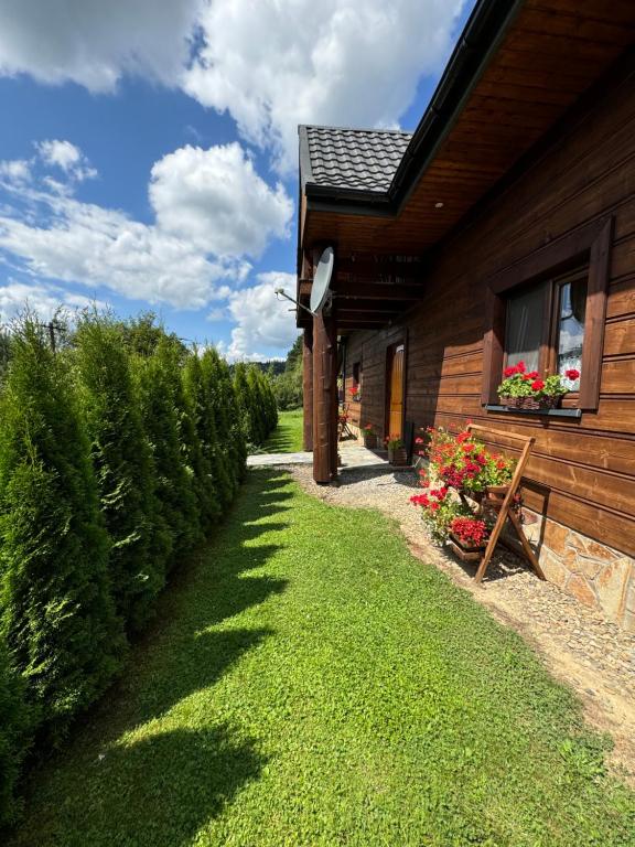 Vonkajšia záhrada v ubytovaní Stacja Żubracze