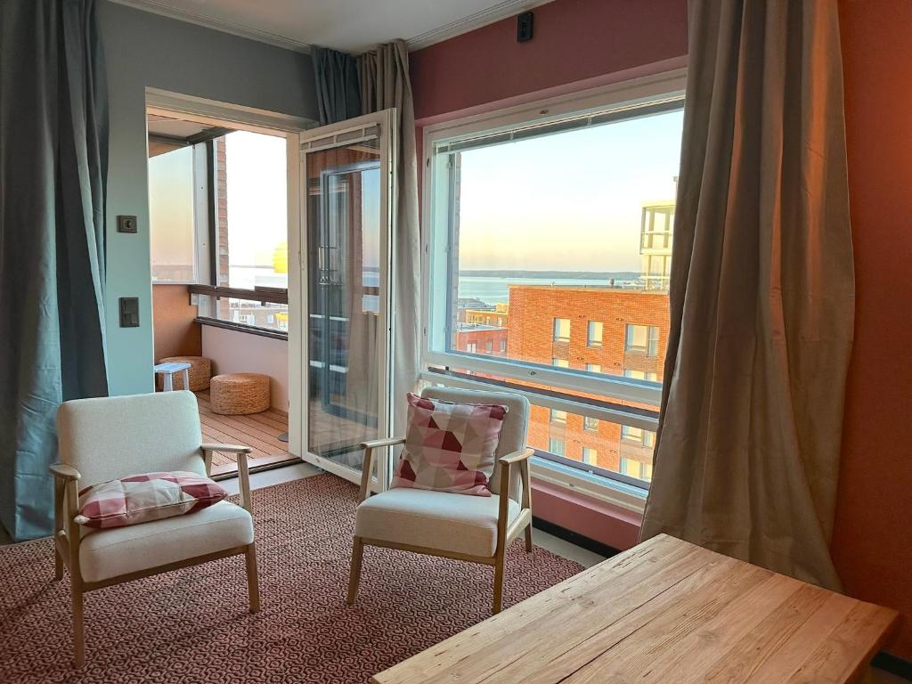 Et opholdsområde på Top of the Lake - two bedrooms, free parking