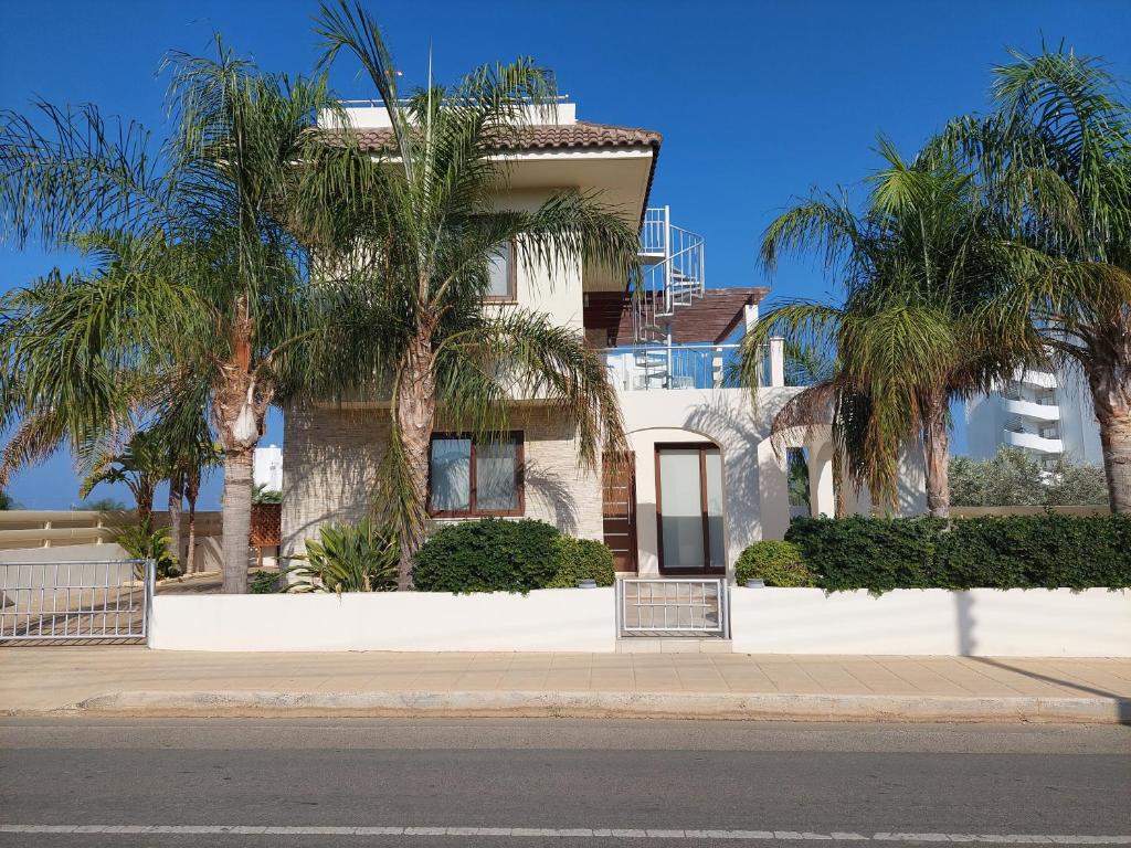 Το κτήριο όπου στεγάζεται  η βίλα