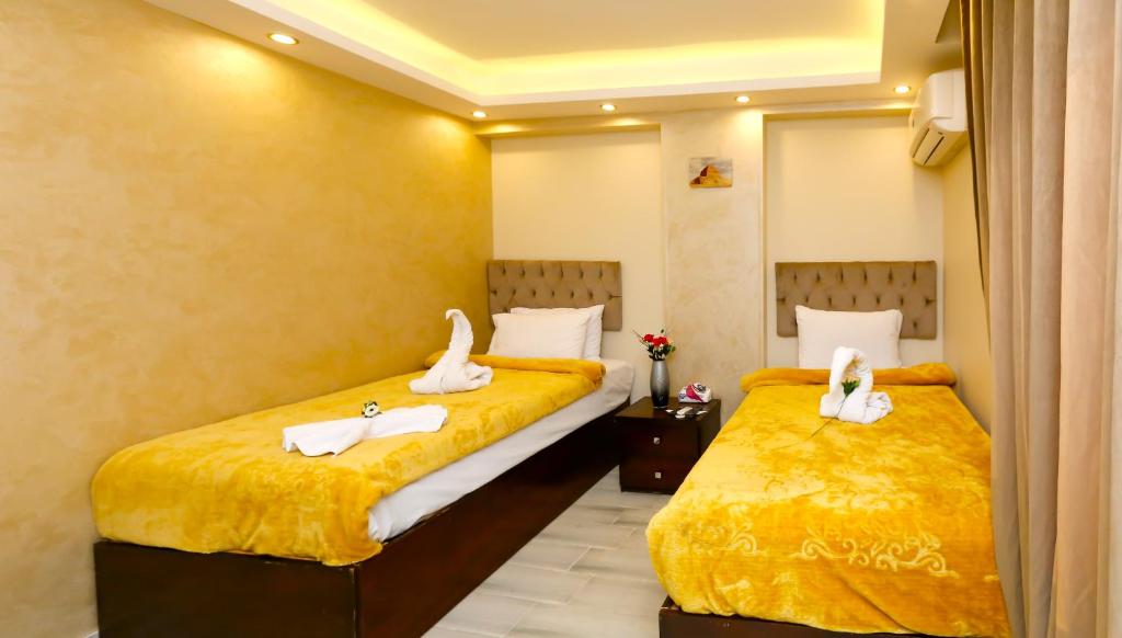 Postel nebo postele na pokoji v ubytování Venus Pyramids-Guest House