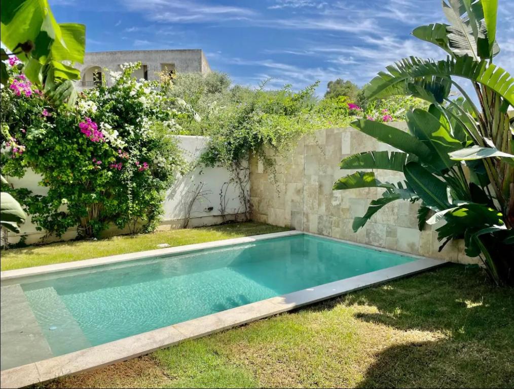 Bazén v ubytování Superbe villa balnéaire avec piscine proche de la plage et la mer nebo v jeho okolí