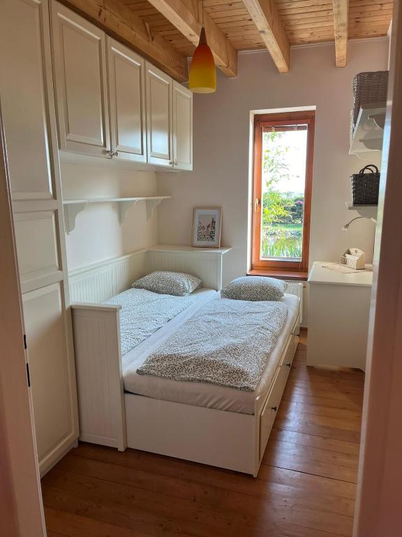 Postel nebo postele na pokoji v ubytování Apartmán u jezírka