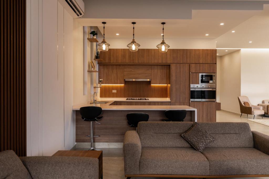 Kuchyň nebo kuchyňský kout v ubytování The MountainJewel Villa فيلا جوهرة الجبل