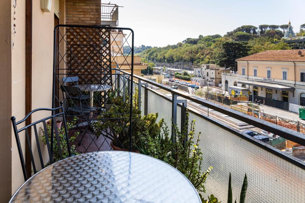 A balcony or terrace at La Stazione Del Vaticano