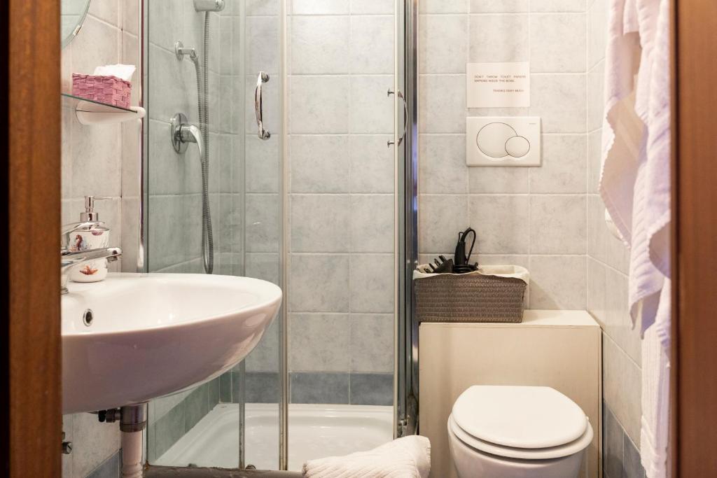 A bathroom at La Stazione Del Vaticano