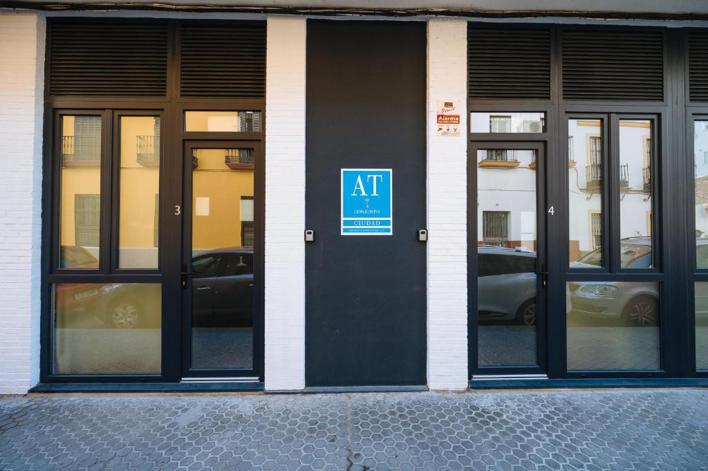 New Hostly Alameda Apartments - 6