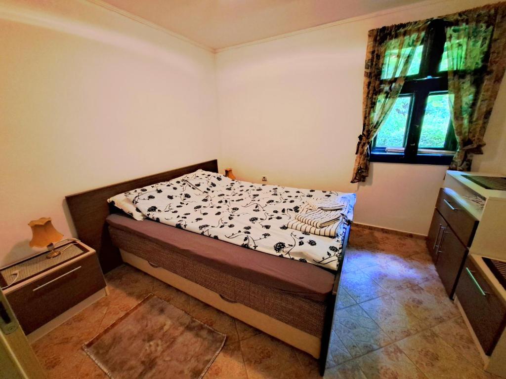 Postel nebo postele na pokoji v ubytování Etno-kuća "Leka" Klisura
