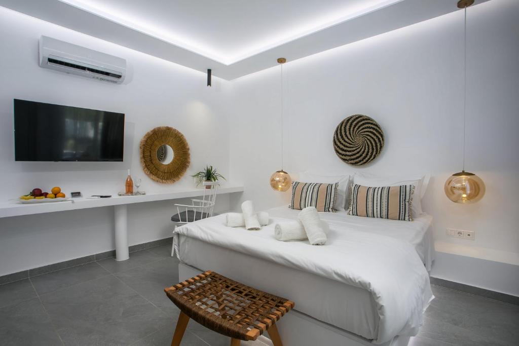 Postel nebo postele na pokoji v ubytování Calma Luxury Studios & Suites