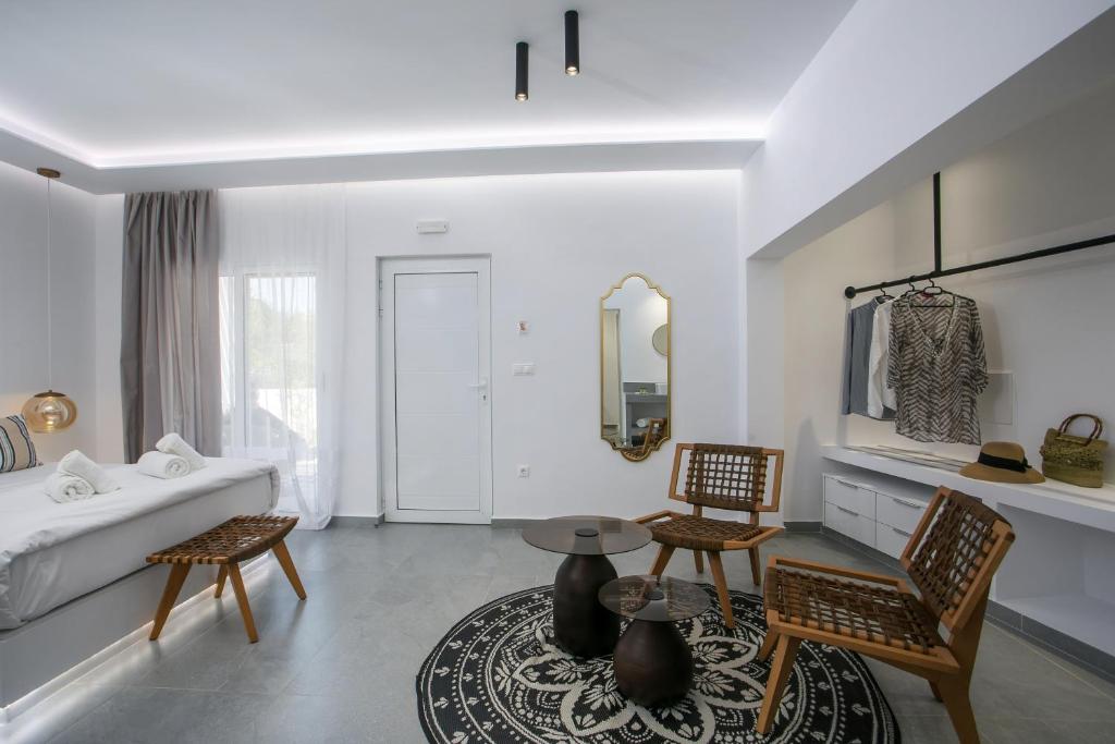 Postel nebo postele na pokoji v ubytování Calma Luxury Studios & Suites