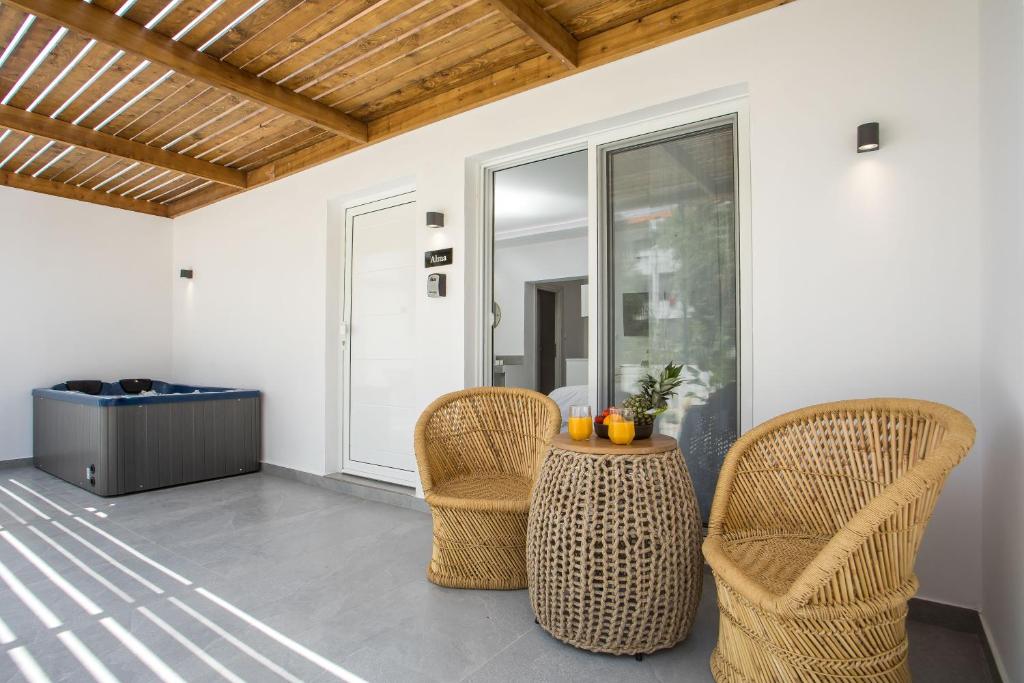 Calma Luxury Studios & Suites - 14