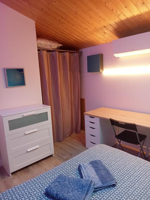 Postel nebo postele na pokoji v ubytování Maison avec piscine, Ker Animheart