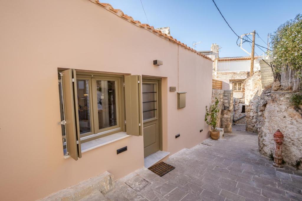 a building with a green door on the side of it at Comfinest in Chania
