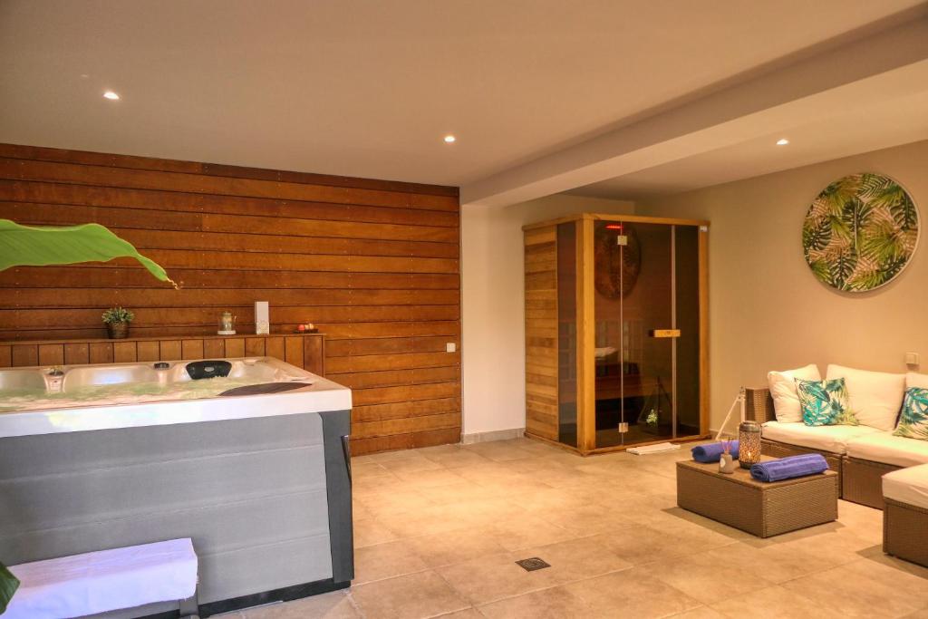 Posezení v ubytování Logis Hôtel La Bastide des Monges