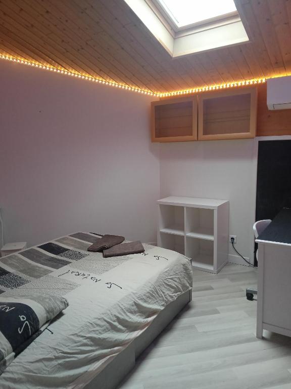 Postel nebo postele na pokoji v ubytování Maison avec piscine, Ker Animheart