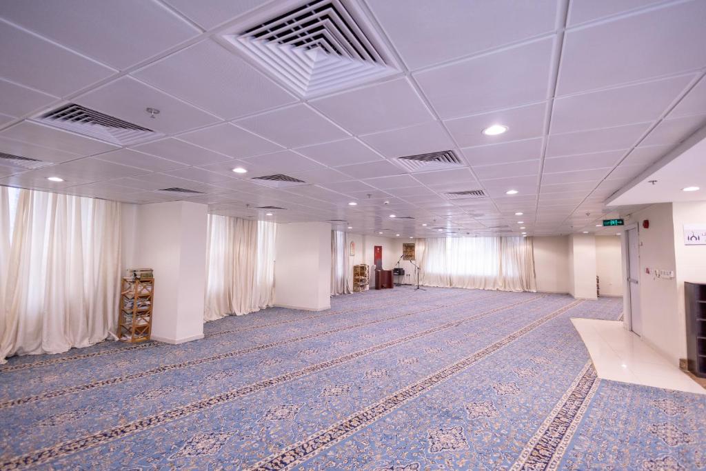 فندق كونكريت السحاب مكة: خدمات متميزة وتجربة ضيافة لا تُنسى - تجارب الضيافة الفريدة في الفندق