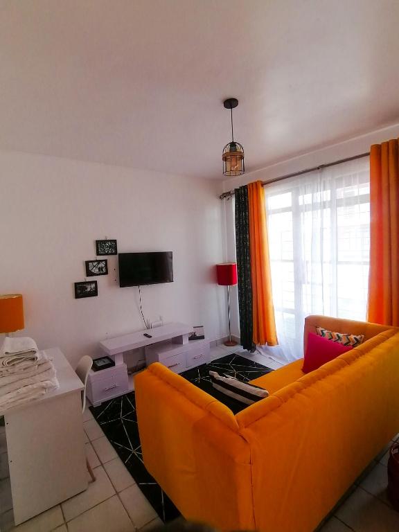 TV a/nebo společenská místnost v ubytování Classy Studio Apartment racecourse Gardens