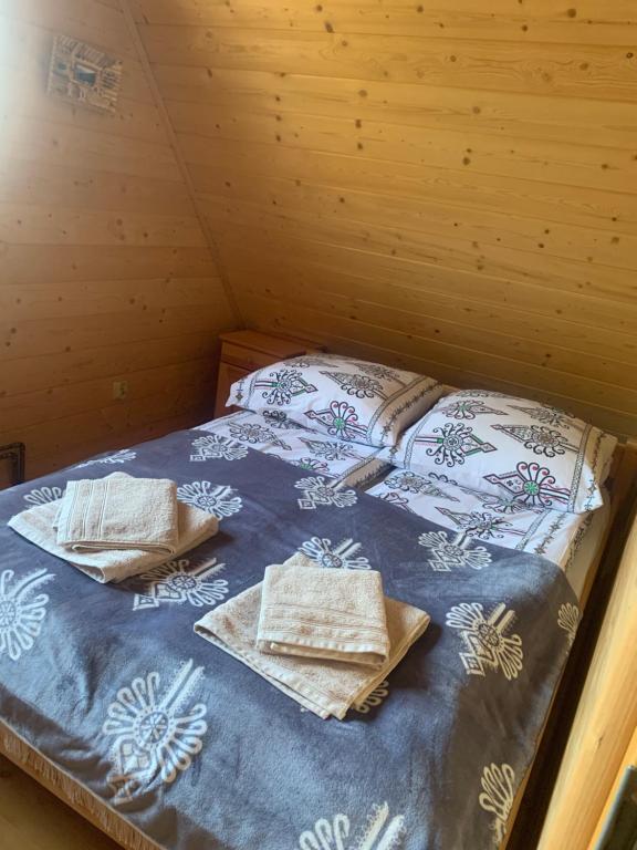 Postel nebo postele na pokoji v ubytování Bacówka Szlembark