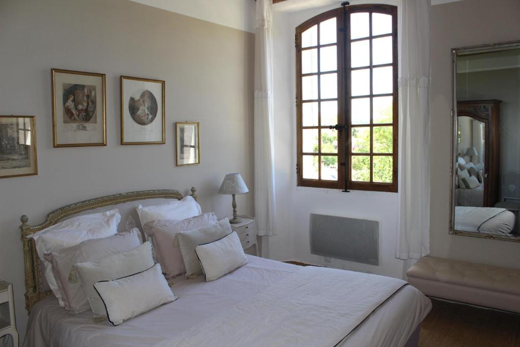 Postel nebo postele na pokoji v ubytování Le Vieux Castel