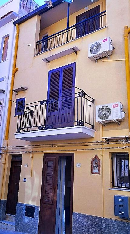 a building with a balcony and a air conditioner on it at Casa Nenè in Trabia