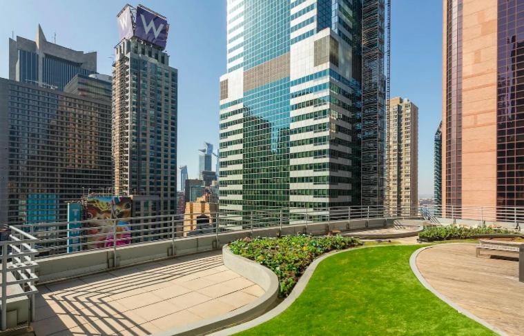 TimeSquare, آژانس هواپیمایی آسمان سپید