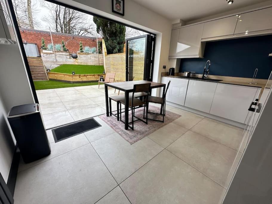 Afbeelding uit fotogalerij van House in Wrexham in Wrexham