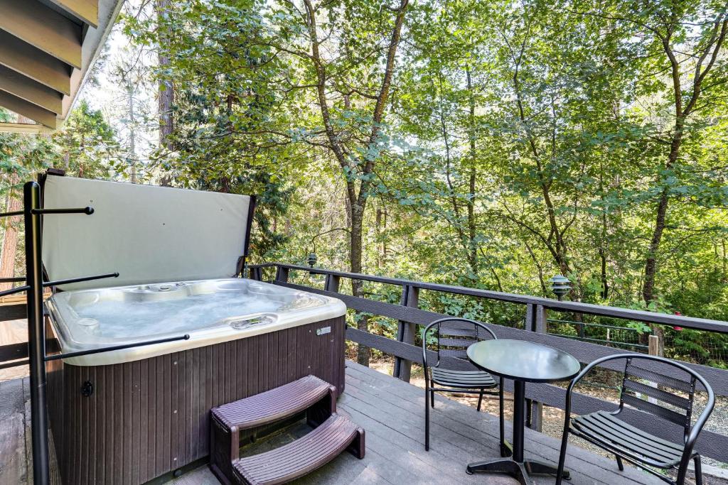 The Cub House with Hot Tub and Arcade in Arnold! - Maison De Vacances