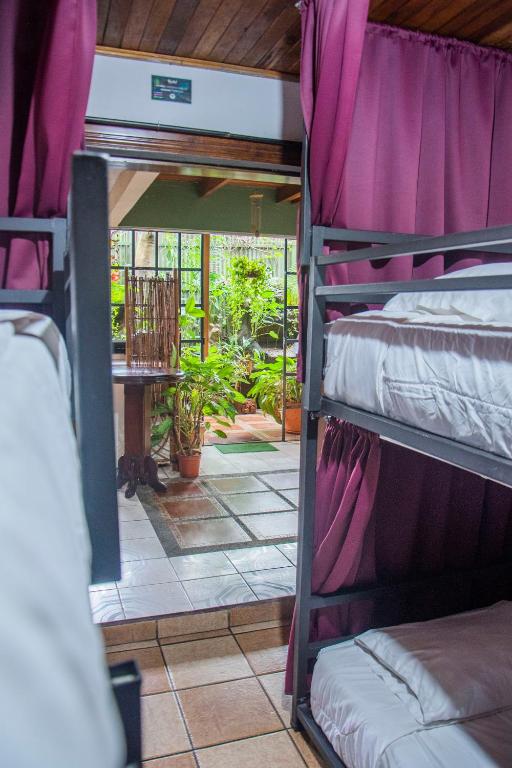 Postel nebo postele na pokoji v ubytování Gardens House, Airport Juan Santamaría, Alajuela, San José