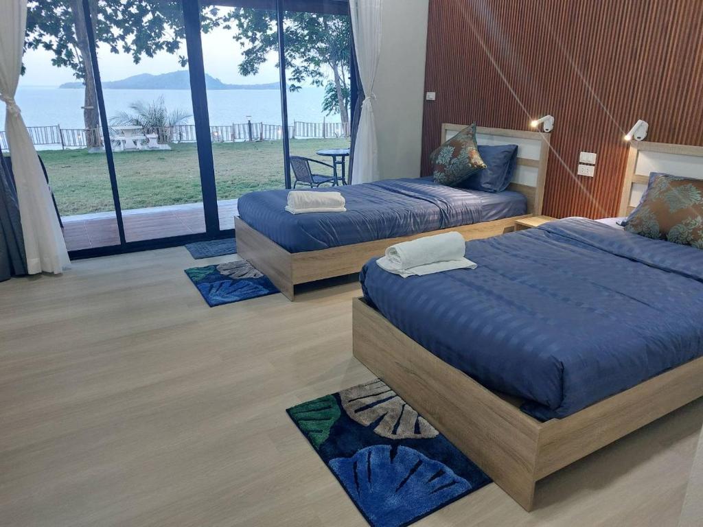 Postel nebo postele na pokoji v ubytování ลานแลเล รีสอร์ท ชุมพร Larn-Lae-Lay Resort Chumphon