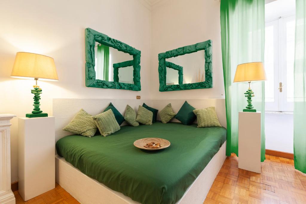 Spanish Steps Historic Apartment