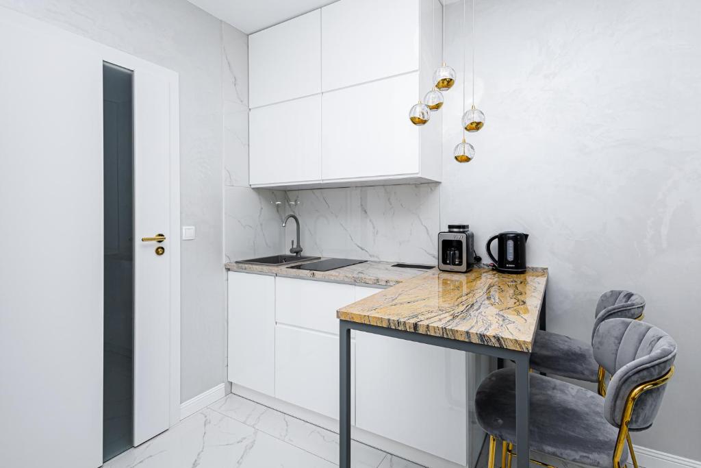 Kuchyň nebo kuchyňský kout v ubytování Balticus Apartamenty Standard Promenada Gwiazd 14