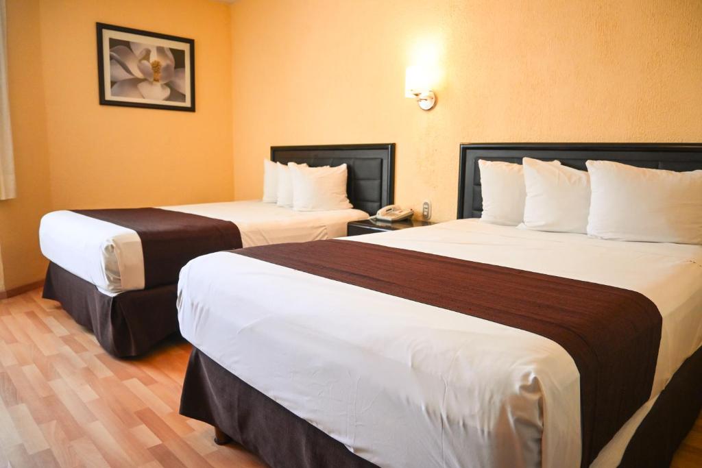 Postel nebo postele na pokoji v ubytování Hotel Santa Irene Guadalajara