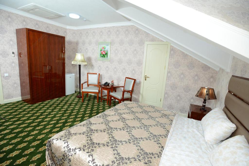 City Line Boutique Hotel - Deluxe Double Room (2 Adults + 1 Child)