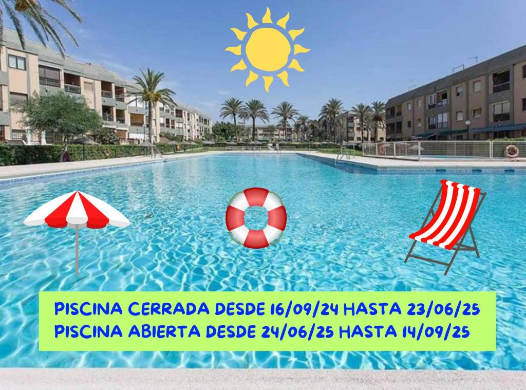 Piscina de la sau aproape de LA PLAYA