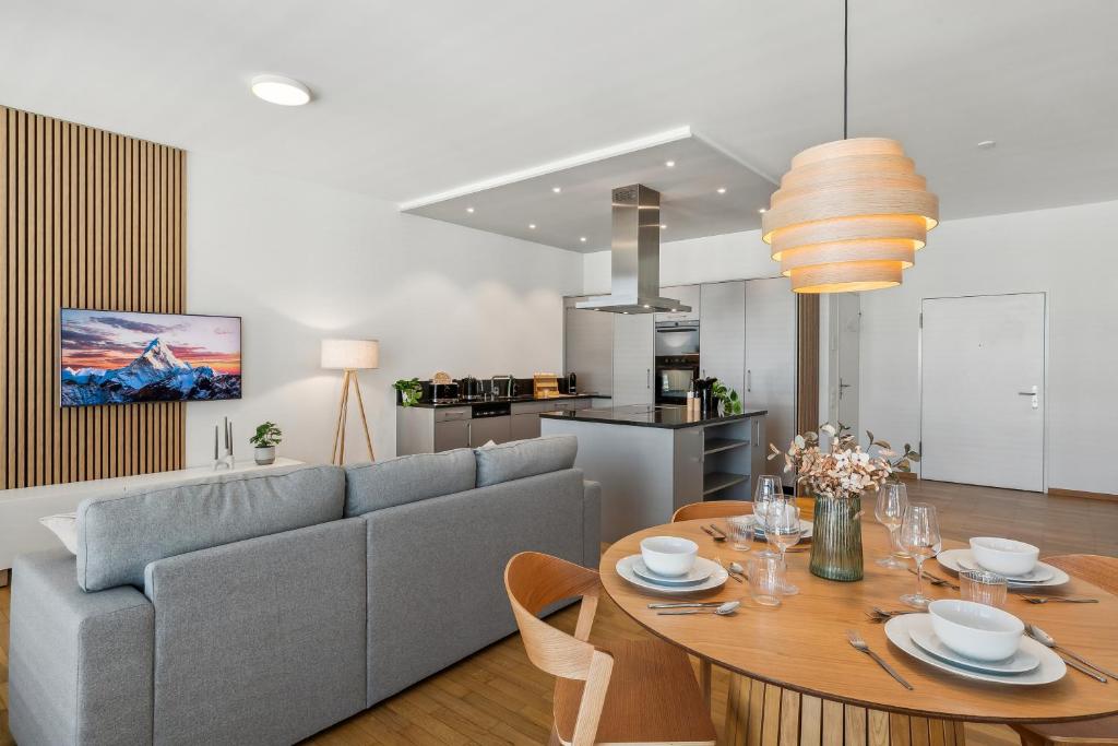 Kuchyň nebo kuchyňský kout v ubytování COMFORT HOMES - Premium Studios - 15min to Lucerne - Washer Dryer - Public Transport - Parking