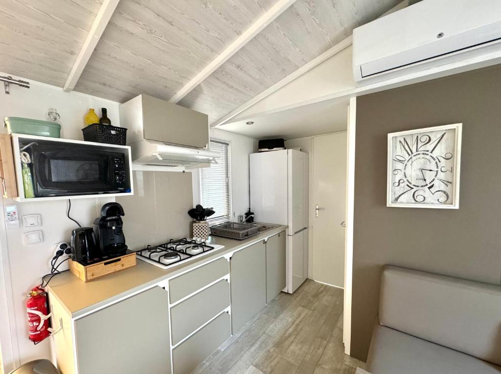 Cucina o angolo cottura di Un toit sur le bassin les Embruns